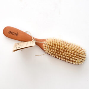 Juuksehari pirnipuidust piklik (õhukestele ja poolpaksudele juustele) Anae