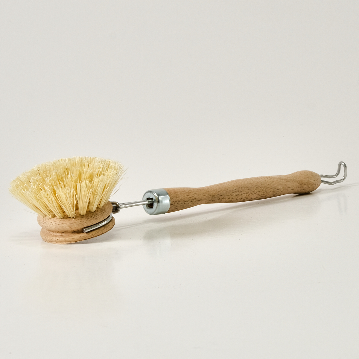 Puidust nõudepesuhari vahetatava peaga